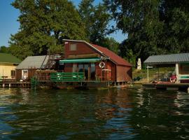 Homey house boat, great location，位于Ada Ciganlija的船屋