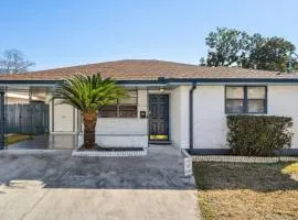 NOLA (2BD) Vacation hub