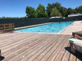 MOBILHOME 40 m2 climatisé, domaine La Lande MIMIZAN，位于米米藏的酒店