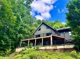 MOONLIGHT MOUNTAIN MANOR - Cedar Hot Tub, Views & Games