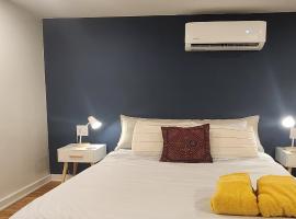 Private Studio Close to Downtown Rhinebeck，位于莱茵贝克的酒店