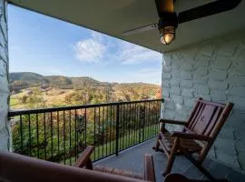 Breathtaking Mountain Views at Dollys Castle unit 7