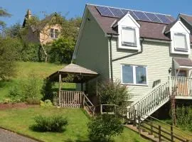 Lovely cottage in garden grounds near centre