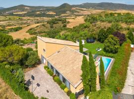 Casa Gazaga, amplia casa con piscina y jardín para toda la familia，位于Lácar的酒店