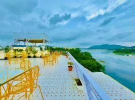 Hotel Durg Retreat Udaipur - A Lakeside Hotel - Lakeview rooftop cafe - swimming pool