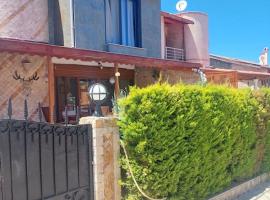 Şifne yalı'da 4 oda 9kisi yatak kapasite manzaralı，位于切什梅的酒店