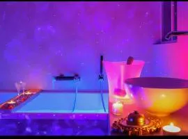 Loveroom Muse old town jacuzzi Annecy vieille ville
