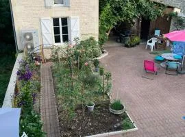 Chambre améliorée dans petite maisonnette, Au moulin du bonheur