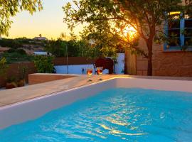 Leonti Maison，位于爱琴娜岛的带热水浴缸的酒店