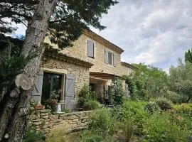 Superbe Mas Provençal avec piscine au pied de Gordes