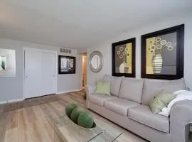 Chic & Cozy 1br Retreat Prime Location & Mod