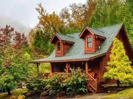 Cozy Upscale Cabin Wfireplace, Hot Tub