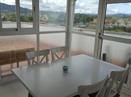 Amplio ático con terraza y vistas，位于伊瓜拉达的酒店