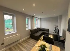 Queen Apartment - En-Suites - High Spec - 7 Guests