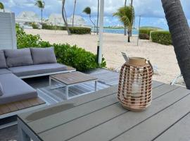 White Sand, Splendid 1 bedroom beachfront, Nettle Bay Beach Club，位于圣马丁岛的酒店