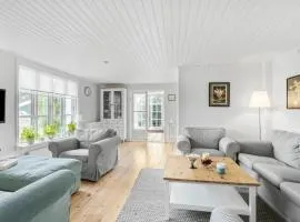 4 Bedroom Cozy Home In Nyborg