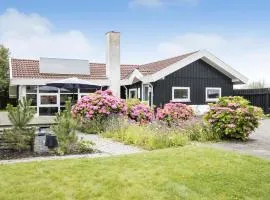 Three-Bedroom Holiday Home In Otterup