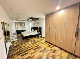 1 & 2 Bed Gold Crest Luxury Apartments，位于拉合尔的酒店