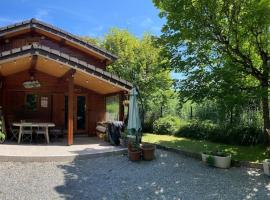 Chalet (6-8 pers) au bord du lac d’Annecy，位于杜萨尔的酒店