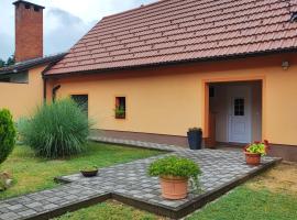 Studio apartman Petra，位于瓦拉日丁托普利采的带停车场的酒店