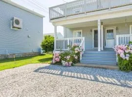 New cozy coastal retreat!