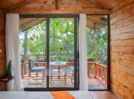 Pine Hill Villas & Camping，位于河内的酒店