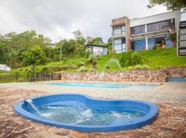 Casa de Campo 5 Estrellas en La Cumbre, Piscina, jacuzzi, WiFi,,，位于La Cumbre的酒店