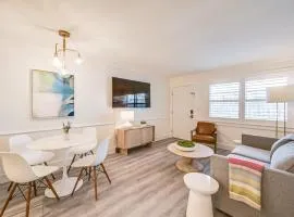 Updated Dtwn Naples Condo Across From Beach!