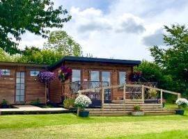 Cherry Tree Glamping Lodge，位于惠灵顿的露营地