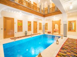 Riad Atlas Palace & SPA，位于马拉喀什的带泳池的酒店