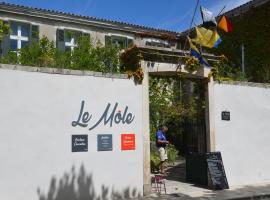 Le Mole (Appartements et Chambres)，位于拉弗洛特的住宿加早餐旅馆