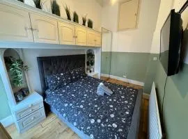 Central and affordable flat for 6 people in Zone 1 - Baker Street - with Breakfast included