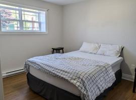 Cozy Basement rooms 2 bedroom 2 queen beds home stay in halifax Nova Scotia，位于Timberlea的酒店