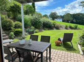 Ruhige Ferienwohnung mit Terrasse für 2 Personen，位于福恩施特劳斯的酒店