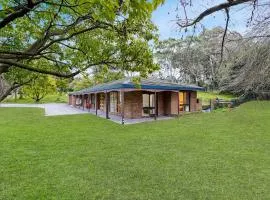 Tree-Lined Donvale Nature Family Getaway