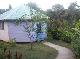 Bungalow charmant au Robert avec piscine partagee