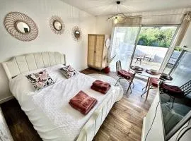 Ty Ne Hue, Charmant Studio avec extérieur clos et Parking