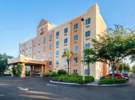 坦帕机场北康福特套房酒店，位于坦帕的酒店