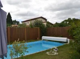 Le repos avec piscine proche de Bordeaux