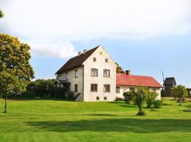 Beautifully Renovated Country Estate from 1700s，位于Ljugarn的酒店