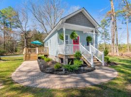 2 Bedroom Tiny House in Deltaville，位于Deltaville的酒店