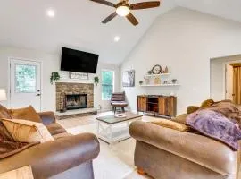 Game Room and Peaceful Deck Dacula Family Home