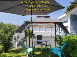 Charmant petit Studio en duplex，位于Le Fenouiller的酒店