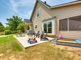 1/2 Mi to Lake Texoma: Home w/ Fire Pit & Grill!