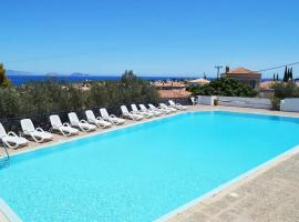 Island House in Spetses with Magic View，位于斯派赛斯的带泳池的酒店
