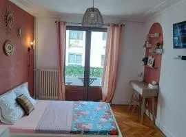 Belle chambre avec balcon privé - 3 mins gare Annemasse - Genève accès direct