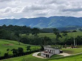 Vila Santa Cruz Cunha com Vista Exuberante