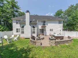 Hot Tub-King Suite-Fenced Yard-Game Room-Fire Pit