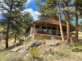 Rose Den - Romantic Mountain Cabin with Views!