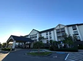 Red Roof PLUS Fort Myers，位于迈尔斯堡西南佛罗里达国际机场 - RSW附近的酒店